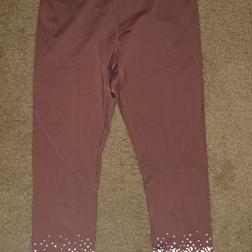 Fabletics Womens Leggings in Mauve with White/silver Reflective Accents